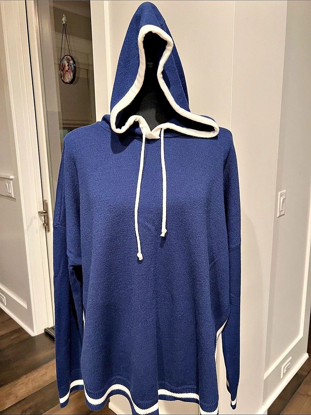 Cabana by Crown & Ivy Blue & White Hooded Sweater Size Large Like New